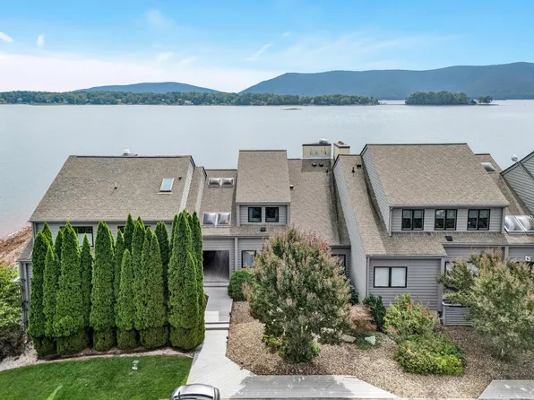 278 Peninsula Point Dr, Moneta, VA 24121