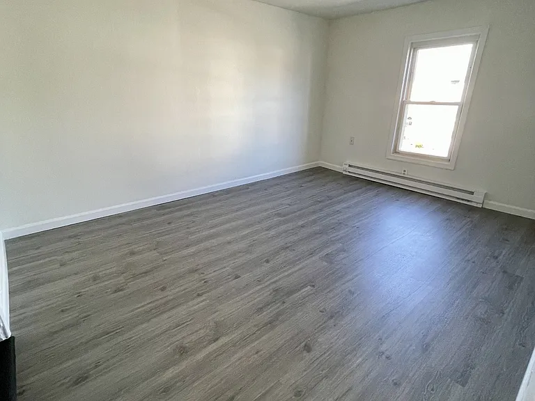 215 Henry St #B — Photo 6