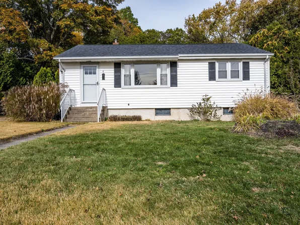 6 Hilltop Terrace, Waterford, CT 06385