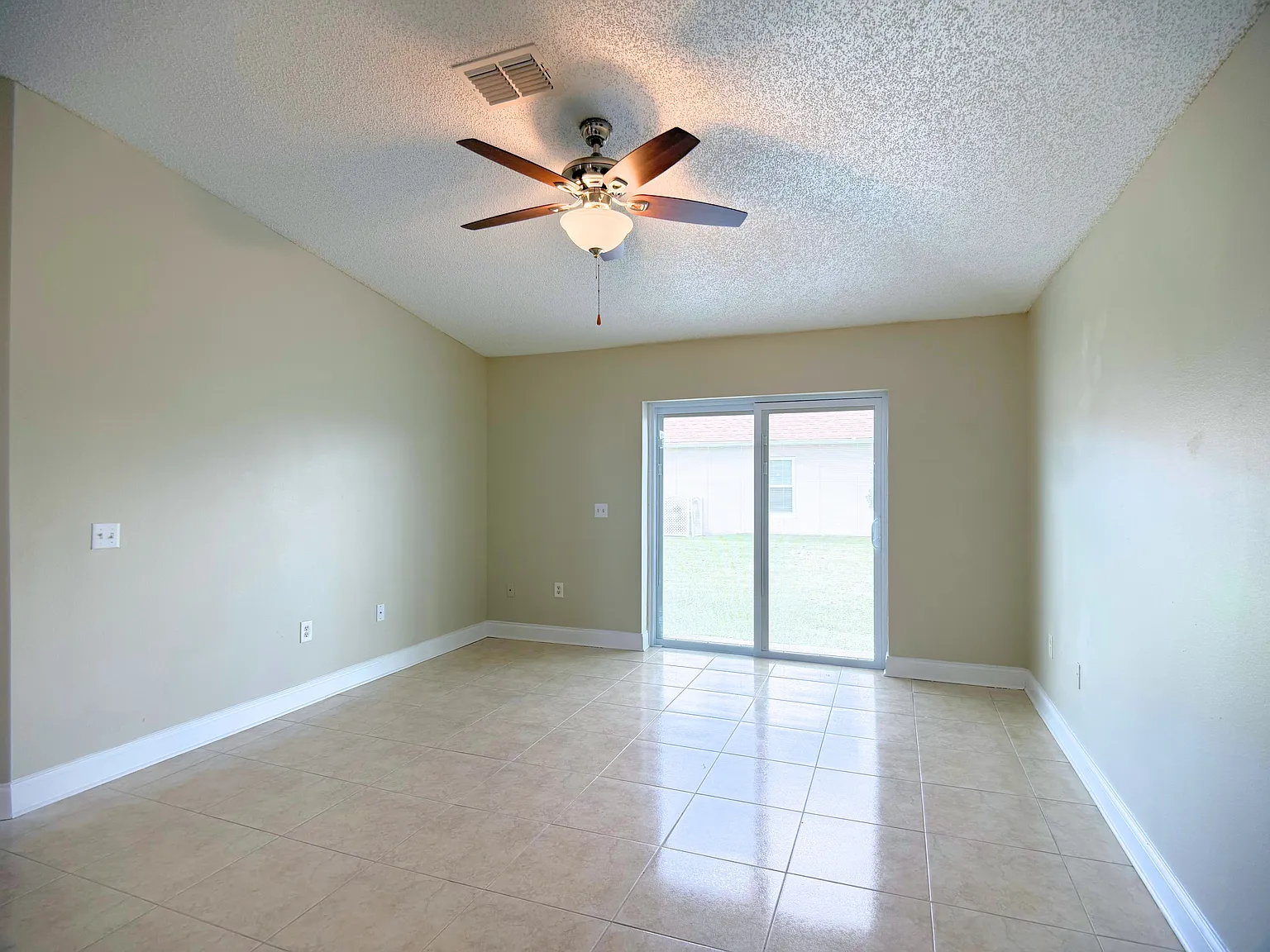 3 bed, 1617 sqft, $2,650 — Photo 2
