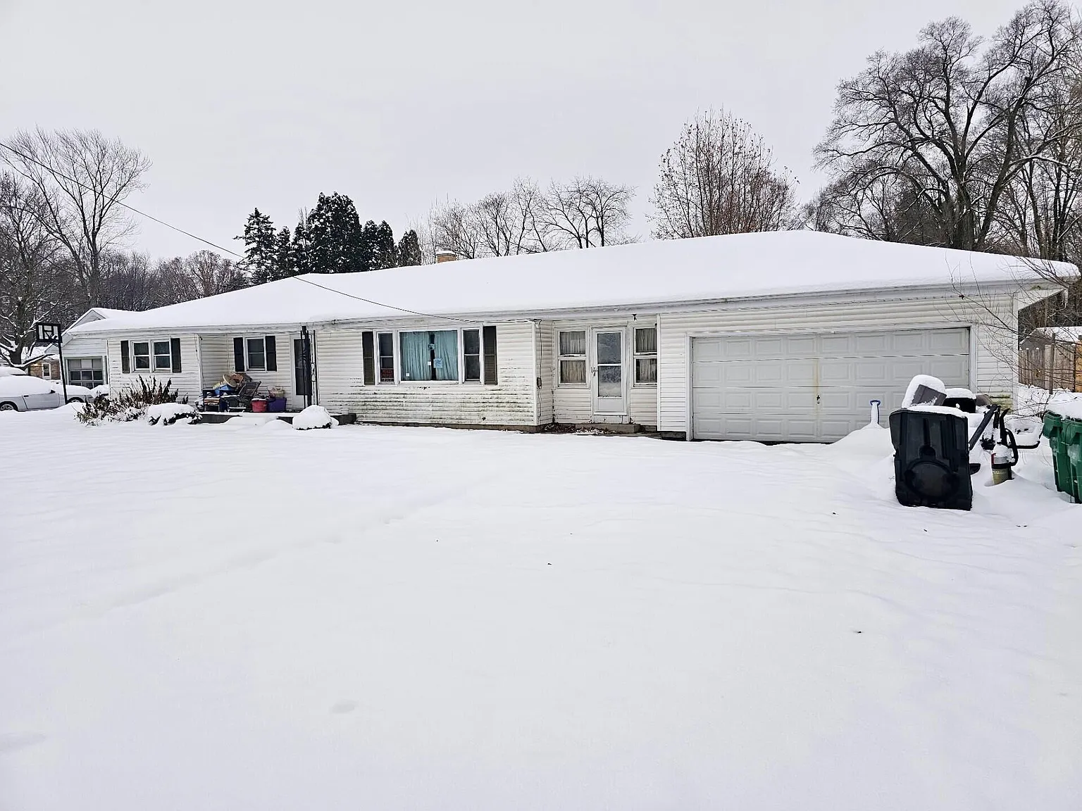 826 S Mayflower Rd photo 1