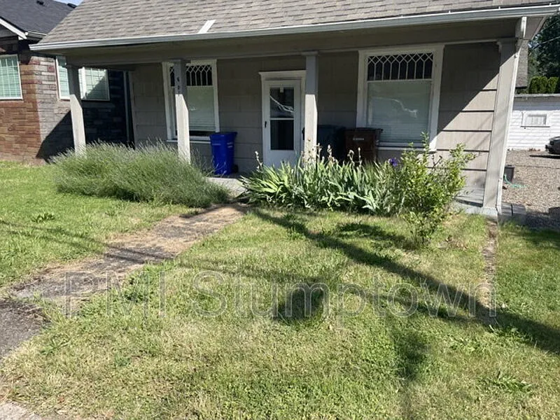 5 bed, 1.0 bath, 1484 sqft, $2,700 — Photo 2