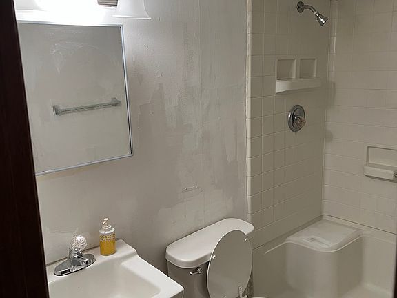 5th image of 2385 S Erie Ave