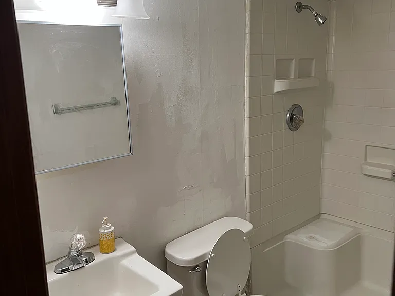 2385 S Erie Ave — Photo 5