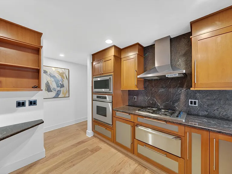 372 W Brown St #3 — Photo 14