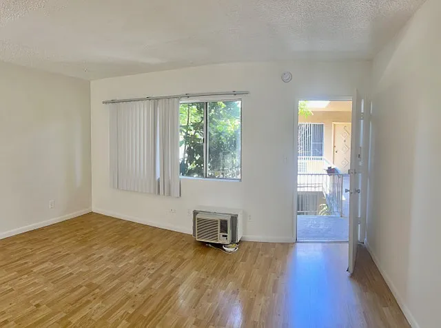4804 Franklin Ave #8 — Photo 6