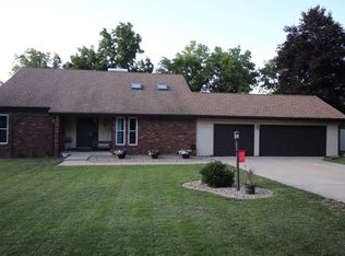 250 Whispering Oaks Dr, Metamora, IL