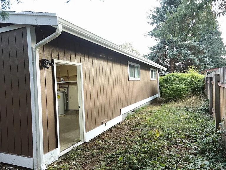 1507 College St SE — Photo 15