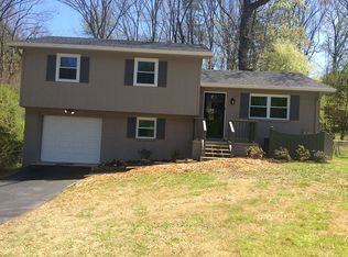 8430 Shadowood Dr, Hixson, TN 37343