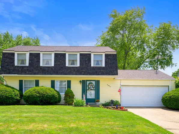 632 Brushwood Ct, Greenwood, IN 46142