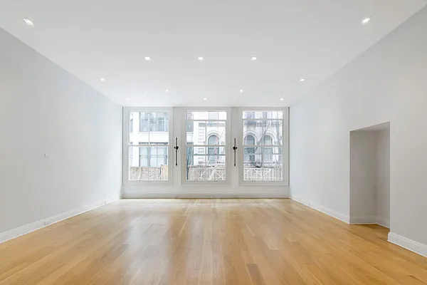 Rented by Level Group | media 10