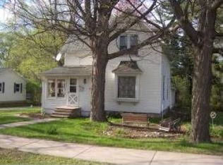 395 E State St, Iola, WI 54945