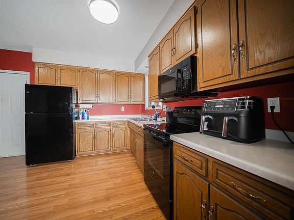 5th image of 426 8th Ave N