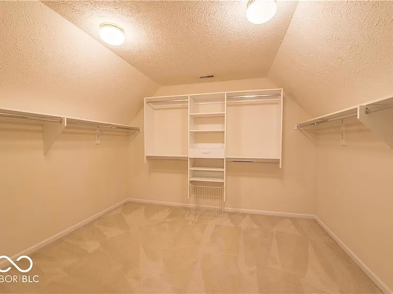 Master bedroom walkin closet