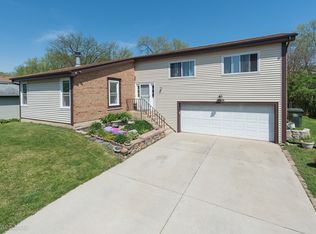 290 Loveland Dr, Glendale Heights, IL