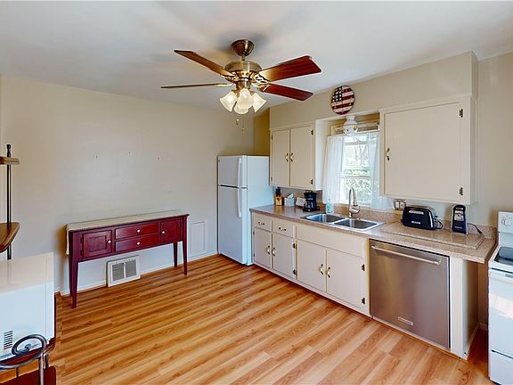 3rd image of 1655 13th St