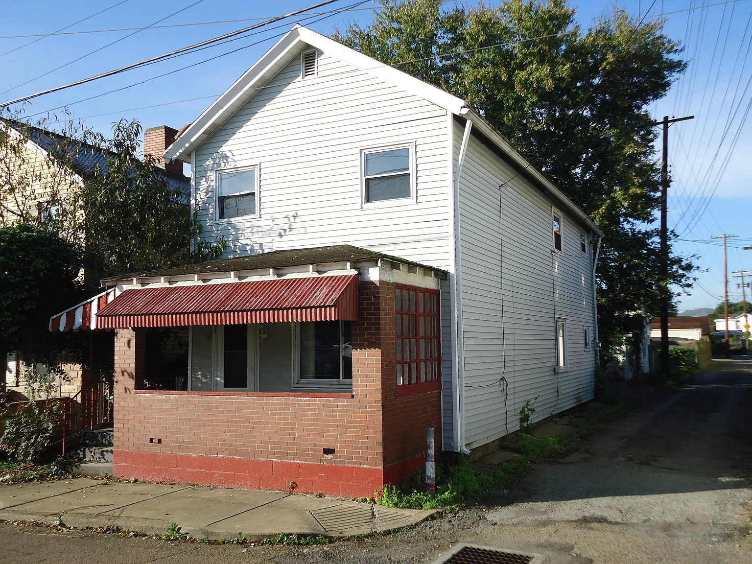 305 Bridge St photo 1
