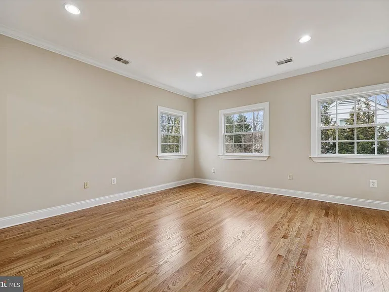 4902 Derussey Pkwy — Photo 76
