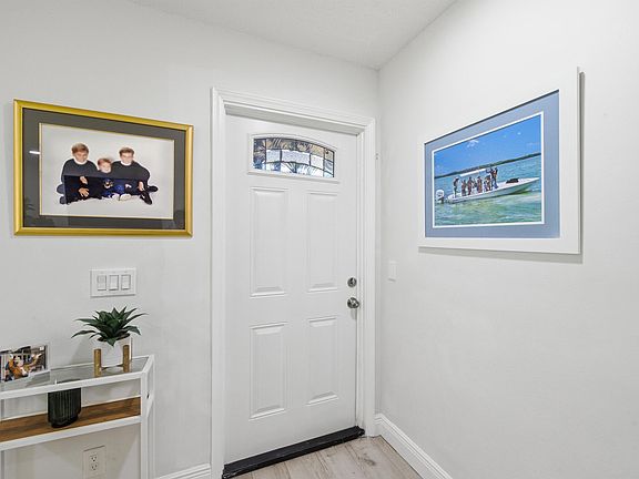 4th image of 957 Circle Drive #D