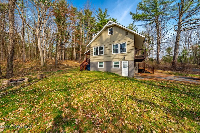3rd image of 689 Gordon Road