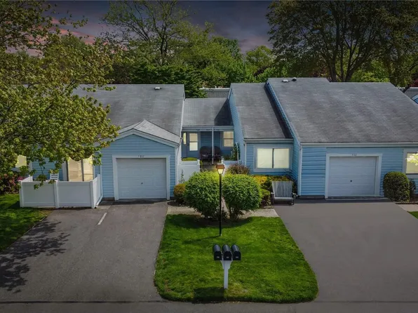 707 Cabot Court #707, Saint James, NY 11780