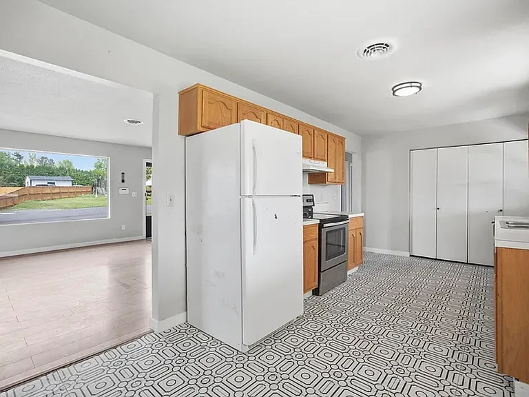 1816 Beacon Rd — Photo 4