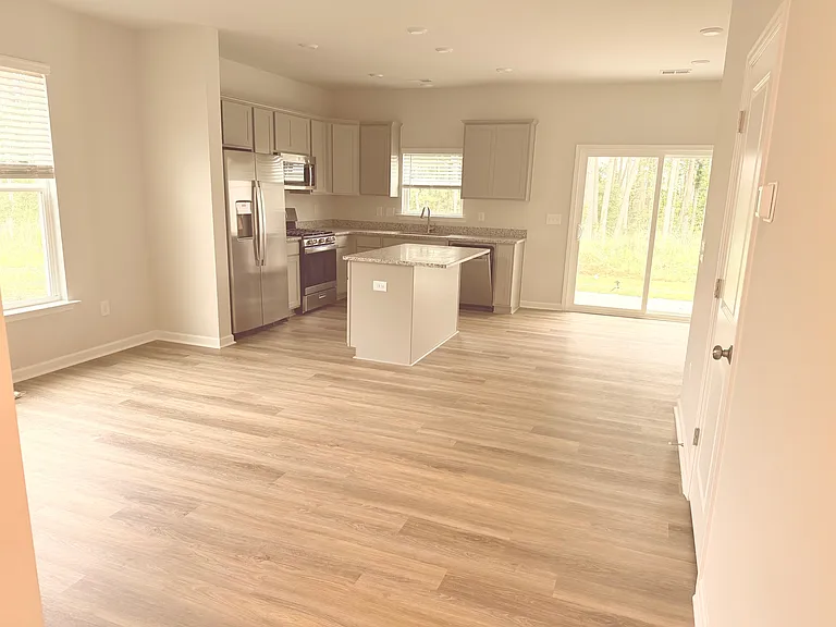 172 Randwick Ln — Photo 3