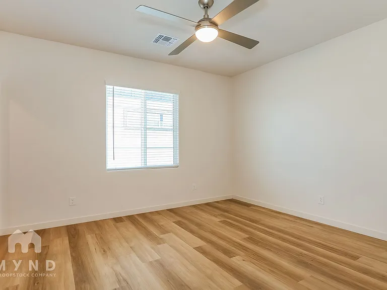 615 N Vine St — Photo 14
