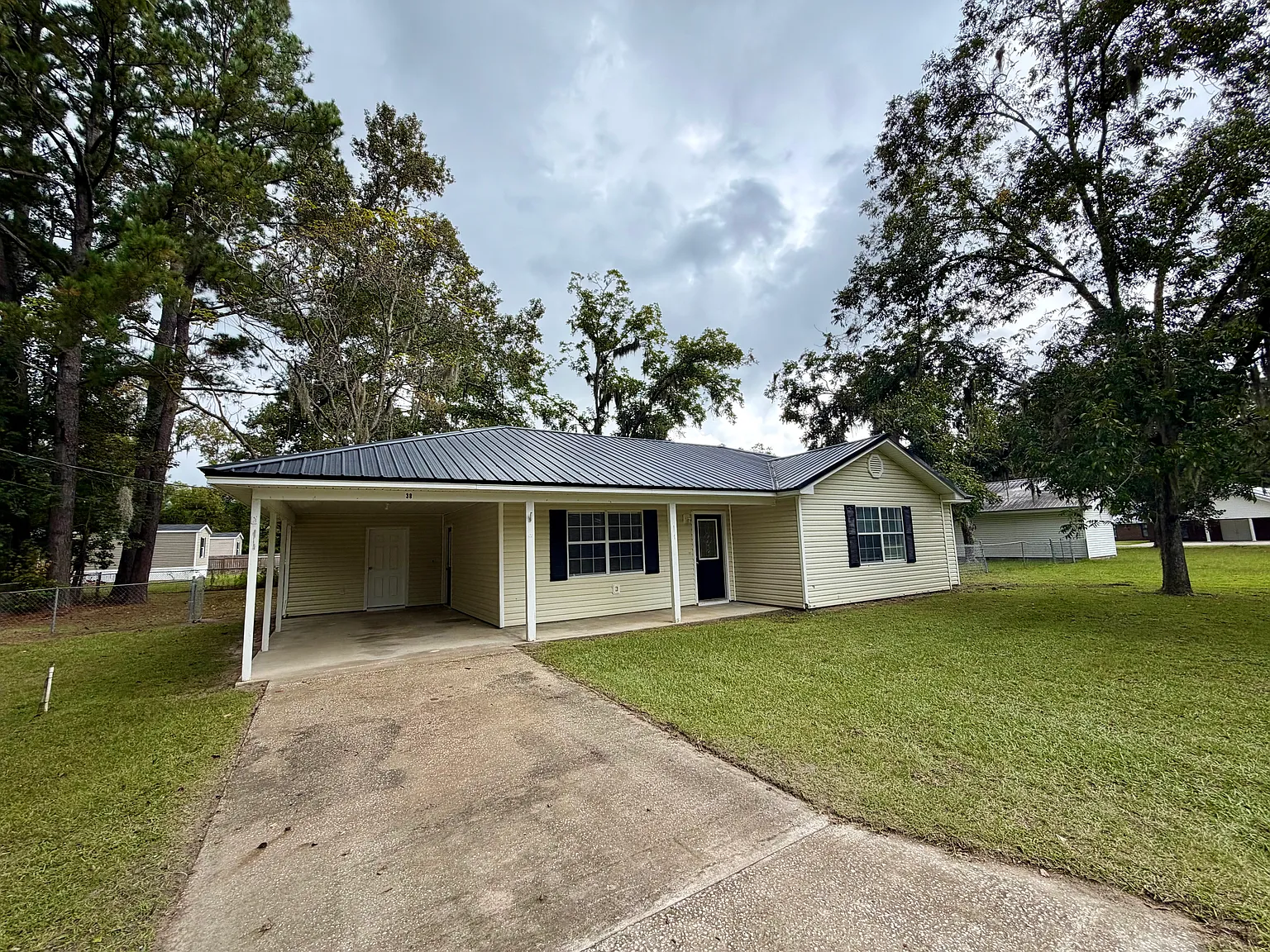 3 bed, 1300 sqft, $1,650 — Photo 2