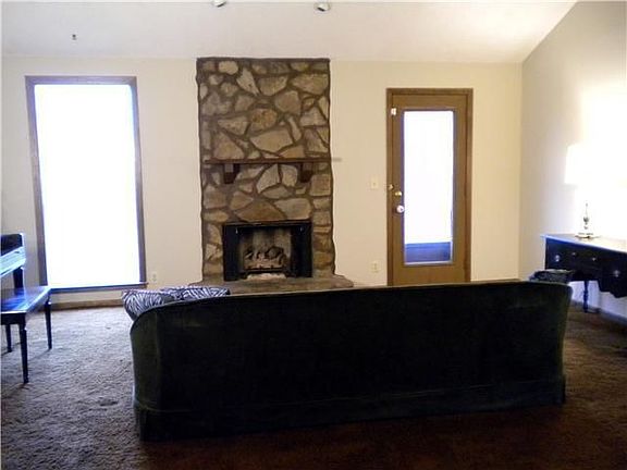 5th image of 702 Countrywood Dr