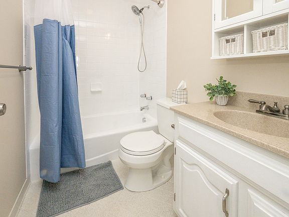 4th image of 3232 Laurel Oak Ct