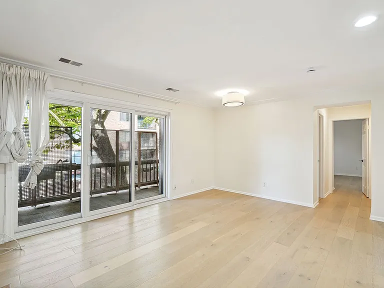 1124 25th St NW #211 — Photo 3