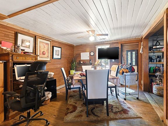 3rd image of 6840 Persimmon Rd.