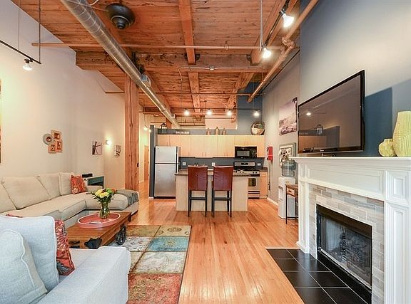 3rd image of 1525 S Michigan Ave APT 102
