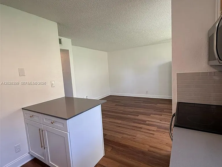 5168 NE 6th Ave #416 — Photo 6