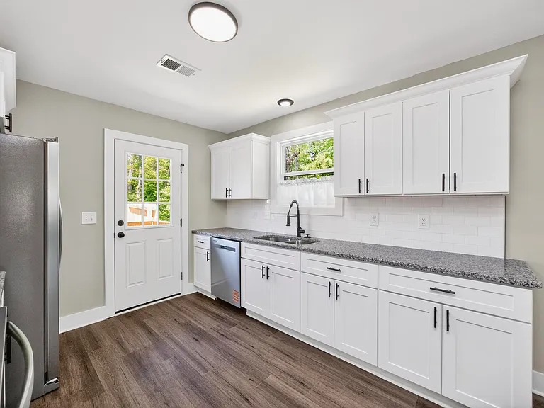 206 Ross Ave #110 — Photo 13