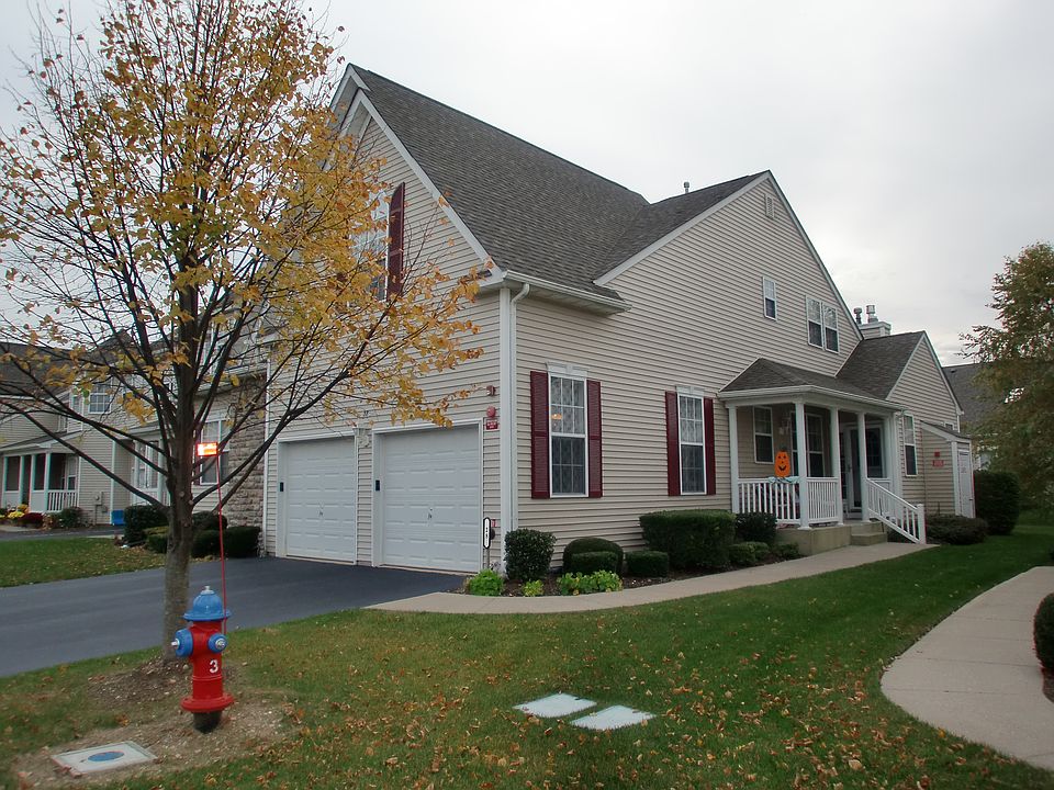 1st image of 28 Meadow Pond Cir