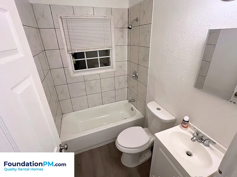 2773 Waverly Ave — Photo 17
