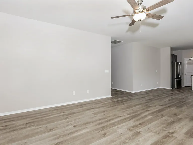 179 Plymouth Dr — Photo 4