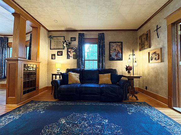 4th image of 807 Sadone St E