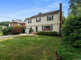 250 Auburn Rd, West Hartford, CT 06119