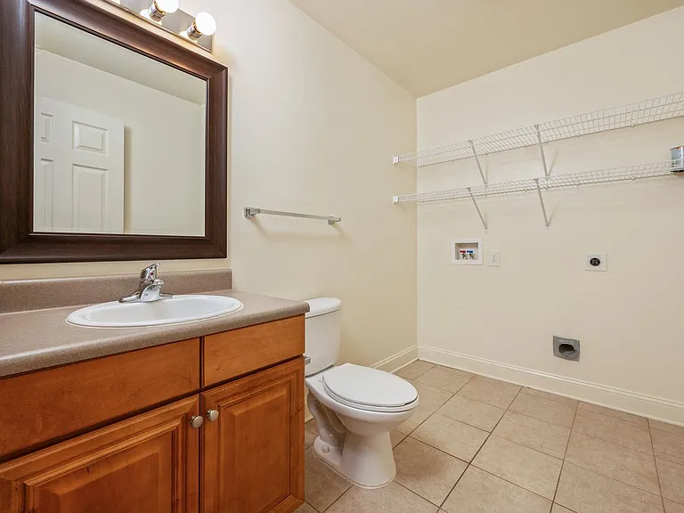 715 Majestic Dr — Photo 18