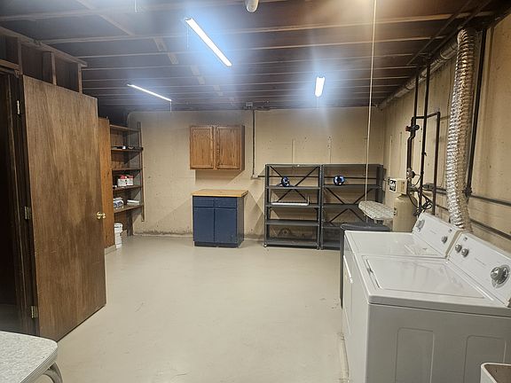 4th image of 520 N Van Buren St