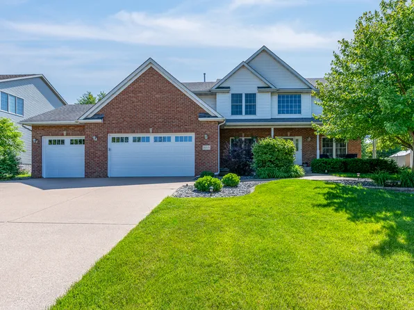 5315 Hugo Rd, Bettendorf, IA 52722
