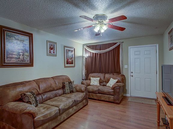3rd image of 827 NW 15th St