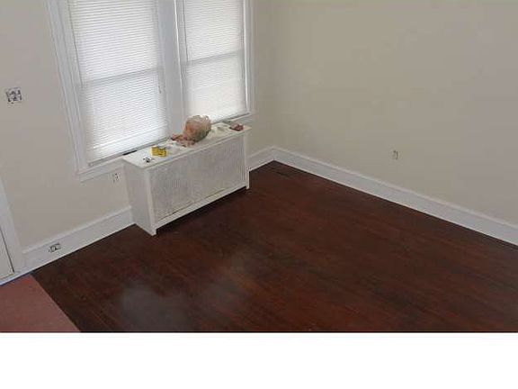 4th image of 5832 N Woodstock St