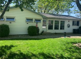 5 Country Gdns, Mattoon, IL 61938