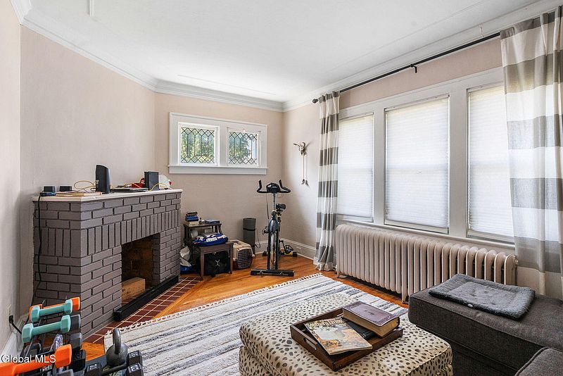 4th image of 27 Cardinal Avenue