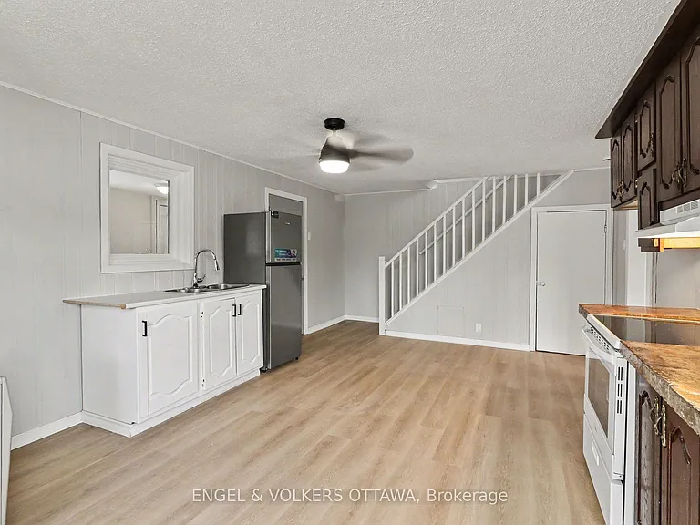 728 Laval St — Photo 2