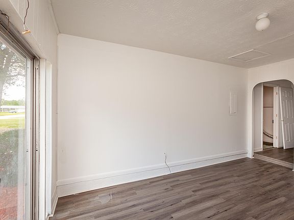 4th image of 7933 Praver Dr E